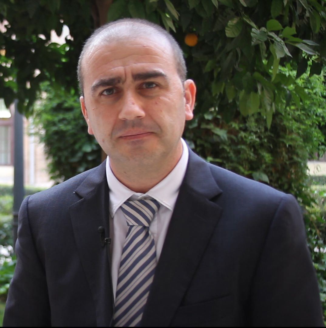 Dr. Javier López Román