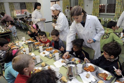 Imágen niños en comedor escolar